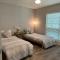 Spacious n Cozy 3 Bedroom // 15 min from Downtown Spacious n Cozy 3 Bedroom // 15 min from Downtown