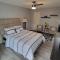 Spacious n Cozy 3 Bedroom // 15 min from Downtown Spacious n Cozy 3 Bedroom // 15 min from Downtown
