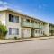 Quaint Hilo Vacation Rental with Community Pool!