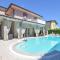 Stunning Home In Sirmione With Wifi