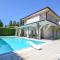 Stunning Home In Sirmione With Wifi