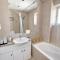 2BR SEAVIEW Apt in prime location 1 min from sea
