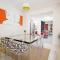 Times Square Terrace - Vibrant Charm in Newys Heart