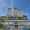 Coastal Chic in Heart of Cairns with Rooftop Pool