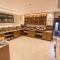 Skyline Hotel & Suites