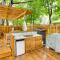 South Haven Oasis - Private Hot Tub, Pool and Grill!
