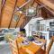 Deck and Grill A-Frame Cabin in Munds Park!