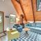 Deck and Grill A-Frame Cabin in Munds Park!