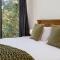 Beach Meets Bush at Expansive Treetop Oasis