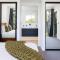 Beach Meets Bush at Expansive Treetop Oasis