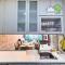 Palazio 3 bedroom balcony lake view high floor by GDRAGON HomeStay