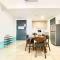Tropicana 218 Macalister #Top Floor #WideAngleViews #InfinityPool #Georgetown #8pax #3BR 2bath #2Queen 4Single #Near island hospital #Quality well maintained #Private host
