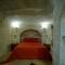 Holiday Cave Hotel