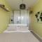 Metro Wilanowska Apartment with Parking by Noclegi Renters - 华沙
