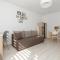 Heart of Warsaw Apartment Zielna by Noclegi Renters - 华沙