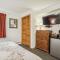 Highridge B16 Delightful Two Bedroom Mountain Condo with Pool, Game Room, and Sauna - Killington