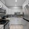 Inviting 7-Bedroom home - Private screened pool - تامبا