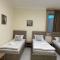 Hotel X