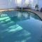 600m to Beach, Family Entertainer, Aircon, Pool & Pizza oven