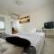 Beachfront Studio, fully equipped