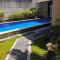 Kartika Dahayu Private Pool Villas - 苏卡瓦提