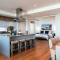 17 Marine - 3Bedroom Sea-Facing Apt101