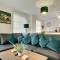 Charltons Bonds Apartments 1B by Week2Week