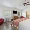 Folly Vacation 620 Three Bedroom Home, one block to the beach and pet friendly - فولي بيتش