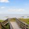 Folly Vacation 620 Three Bedroom Home, one block to the beach and pet friendly - فولي بيتش