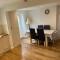 Four Double Bedroom Home - Free parking and Wi-Fi - Horsforth