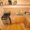 EWR AIRPORT Multilevel Guest House Room with 2-3 Beds