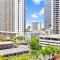 Waikiki Getaway, Diamond Head View Condo with Free Parking - Honolulu