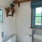 Toms Hut and Robins Rest Shepherd Huts near Wadebridge - 韦德布里奇