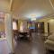LARGE 5 BEDROOM LUXURY VILLA