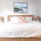 Cozy 2BR Oasis Unit w King Bed & EV Friendly - Steps Away to the Beach - 纽波特海滩