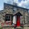 Cottage in heart of Dolgellau with parking