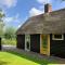Oasis holiday home in Giethoorn next to canal, boat extra