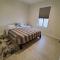 Modern/Retro Condo - هاي بوينت