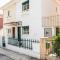 Lisbon Garden Stays, with BBQ, Easy Parking near Tejo, Fast Access to Alfama & Downtown