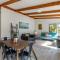 Onetangi Beach Retreat - Waiheke Holiday Home