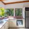 Onetangi Beach Retreat - Waiheke Holiday Home