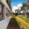 Spacious & Open 2 bd 2bth Unit in Canberra City - كانبرا