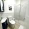 Lush Porthcawl Large Spacious 2 bedroom Apt, Parking, Garden access, Prime Location