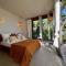 Marie-Louise - cocon pieds dans leau - Boucan Canot