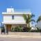 Villa Flora's 3-Bedroom Retreat with Private Pool