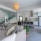 Villa Flora's 3-Bedroom Retreat with Private Pool