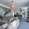 Villa Flora's 3-Bedroom Retreat with Private Pool