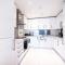 Top Floor Apt - 2 Bed/2 Bath + Private Balcony - 伦敦