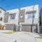 Luxury Haven near Dwtn, Med CTR, with Fast Free WiFi, Parking - Houston