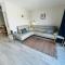 Beside the sea & minutes from Cliffs-Clahane Shore Lodge